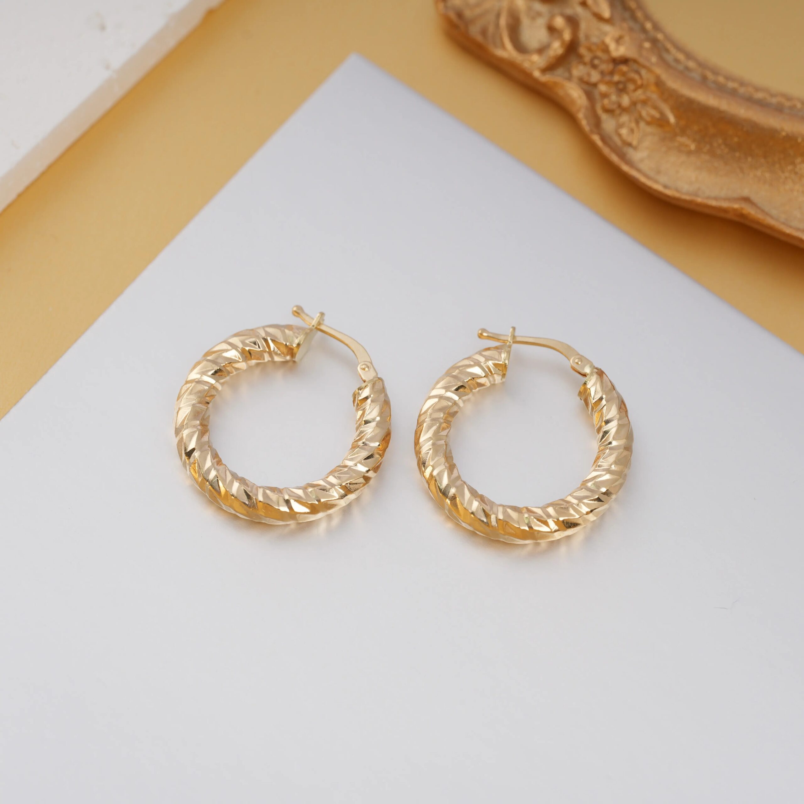 18k New Stunning Style Gold Hoops